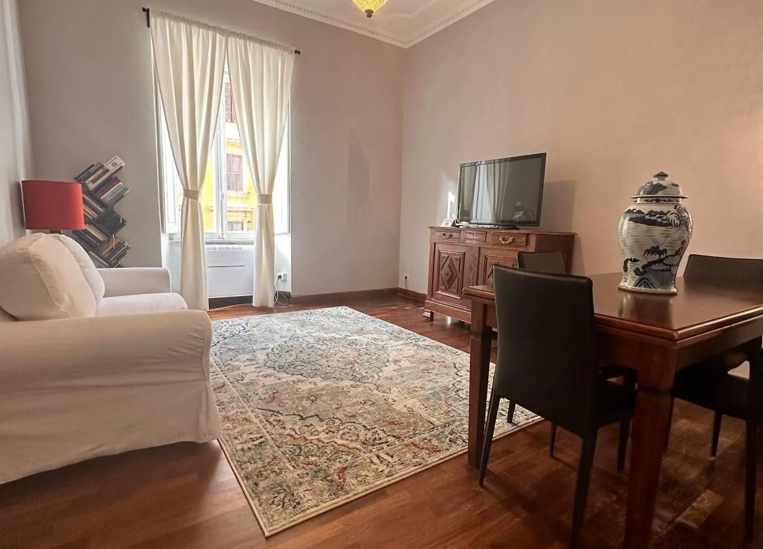 Lounge Apartment - University Rome Italy